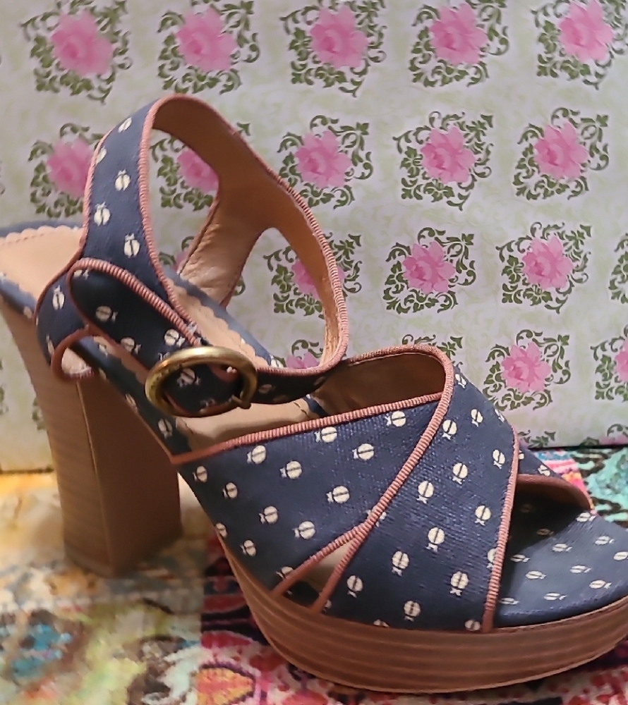 Fossil Blue and Tan Platform Shoes with Retro Charm